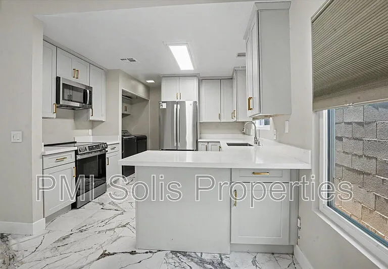 1510 E Taro Ln — Photo 4