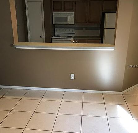4th image of 494 N Pin Oak Pl #208