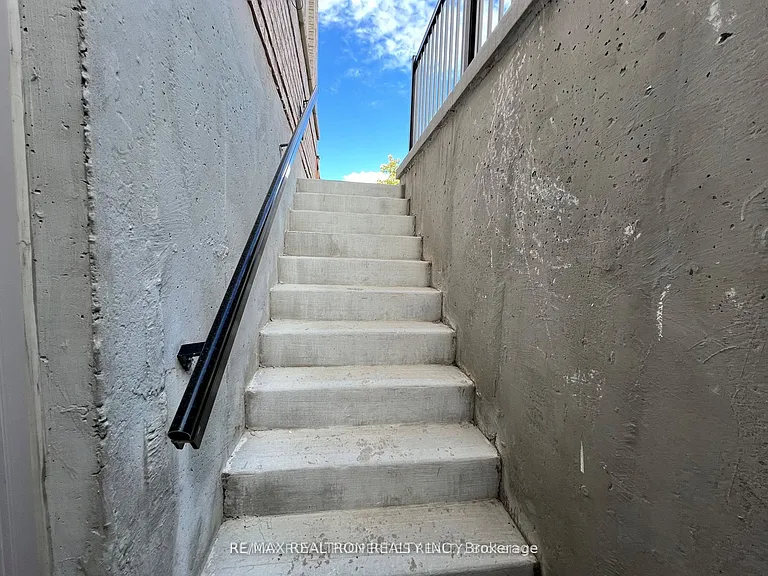 122 Auckland Dr #BASEMENT — Photo 11