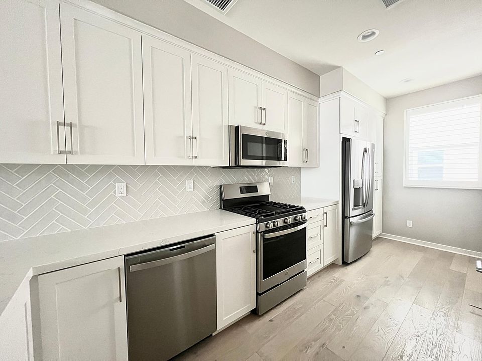 1st image of 23 Sanctuary Ln