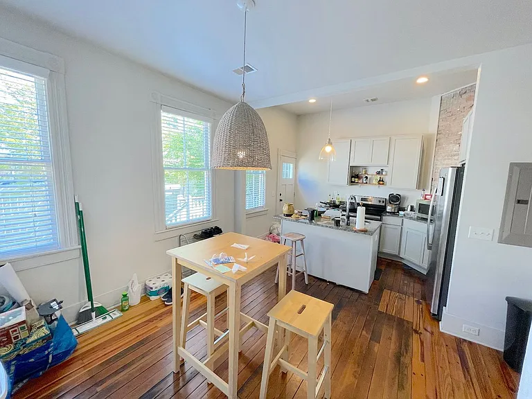 610 E Henry St — Photo 4