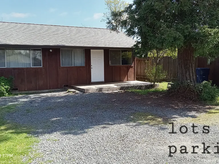 915 Clover Dr — Photo 1