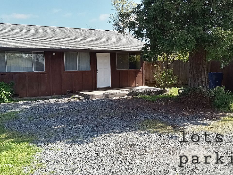 1st image of 915 Clover Dr