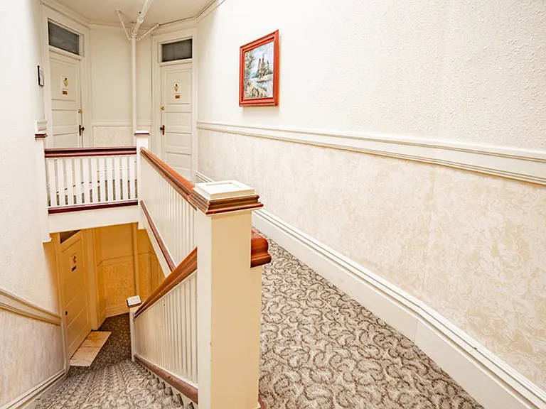 Alexander Apartments — Photo 6
