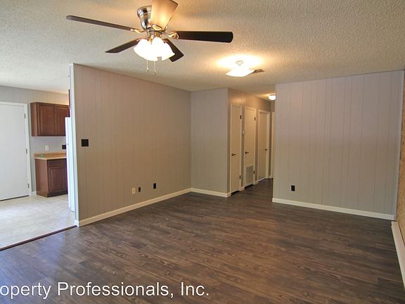 3rd image of 206-B Redbud Ln