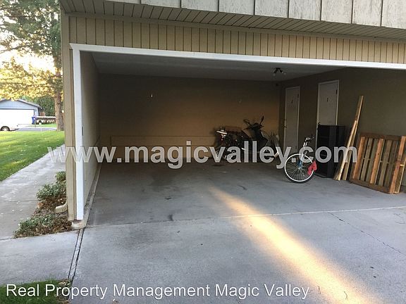 4th image of 747 Meadows Dr APT 2