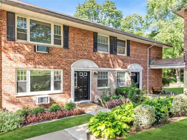 12L Madison Park Gar #12L, Port Washington, NY 11050