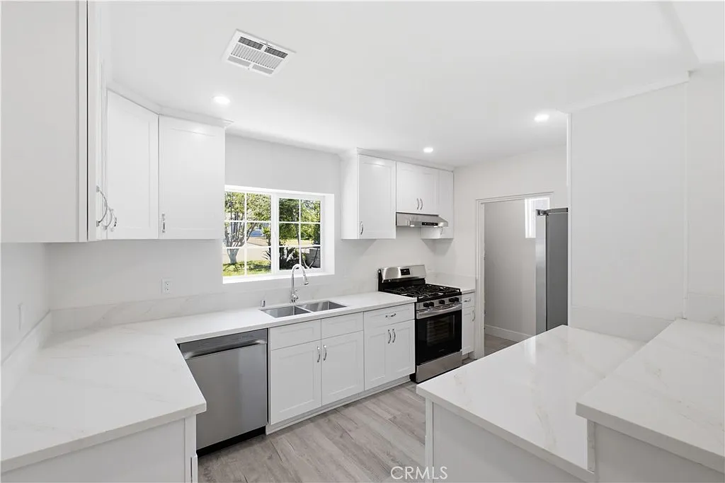 3 bed, 2022 sqft, $4,998 — Photo 4