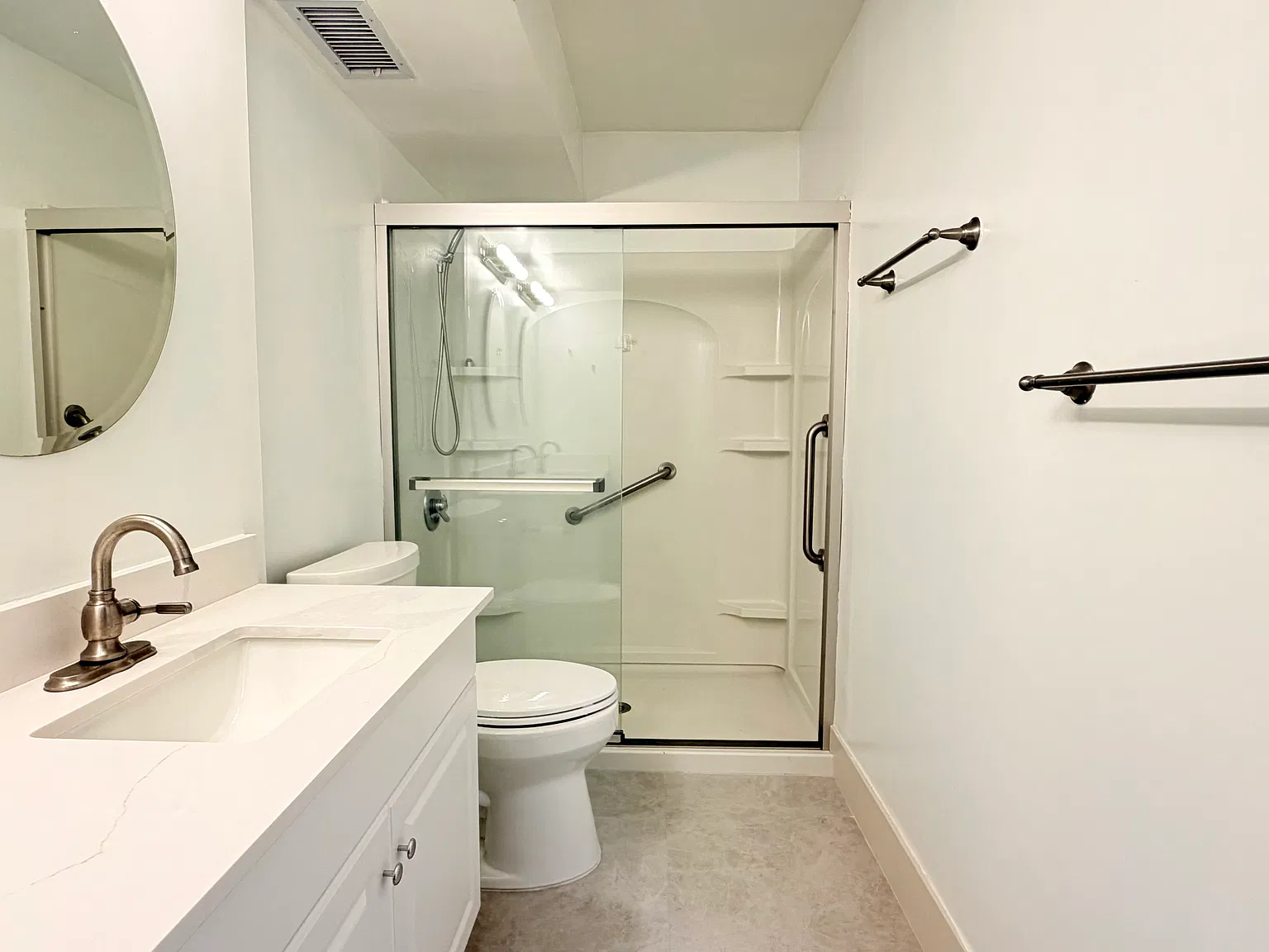 4 bed, 2200 sqft, $5,300 — Photo 4