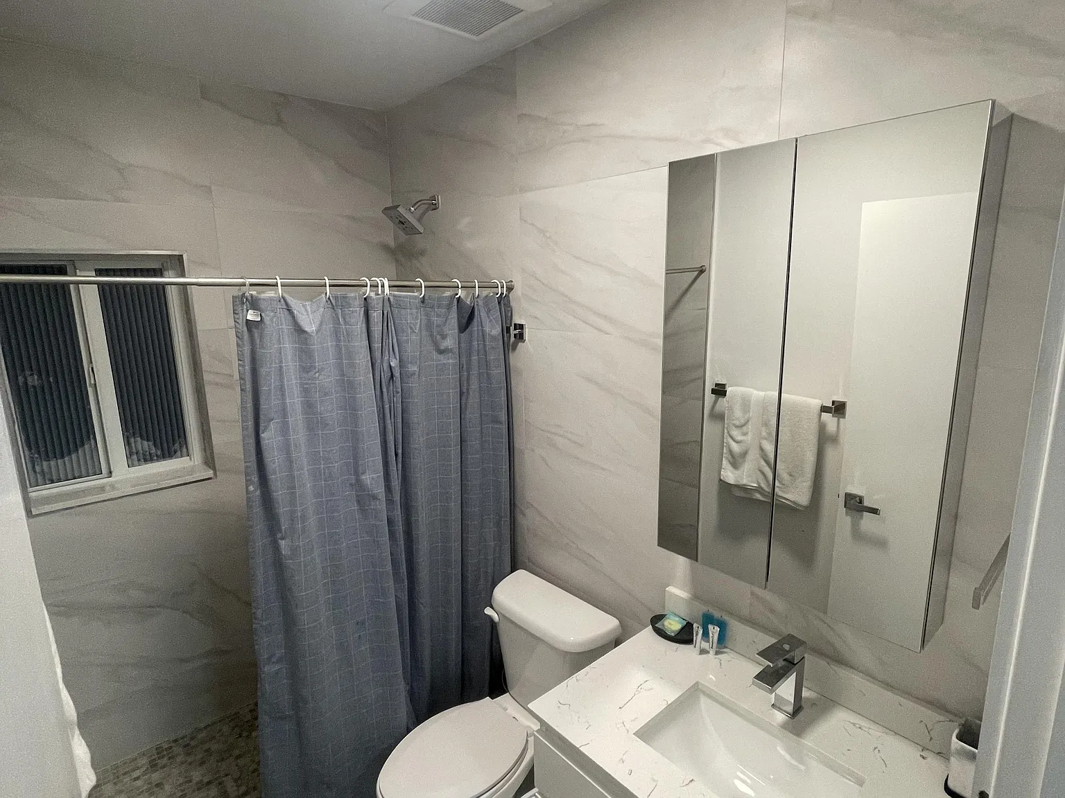 4 bed, 2.0 bath, 1235 sqft, $1,161 — Photo 4