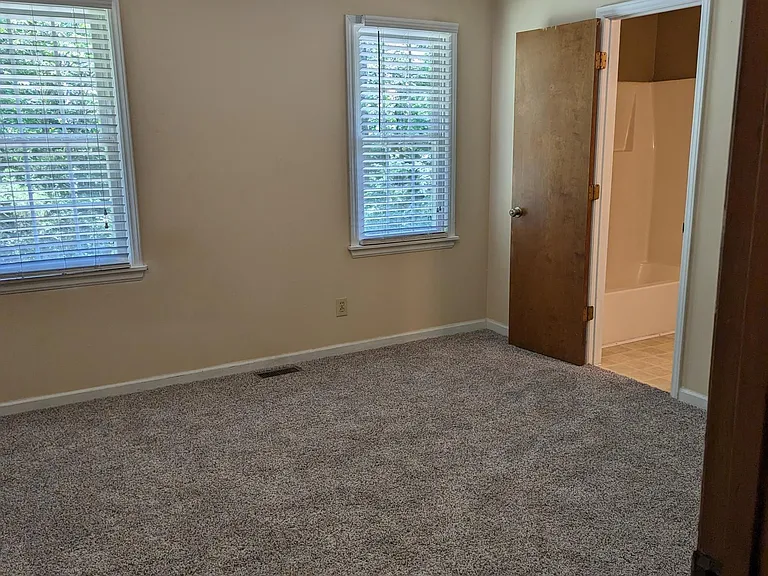 2510 Olde Oaks Ln #B — Photo 6