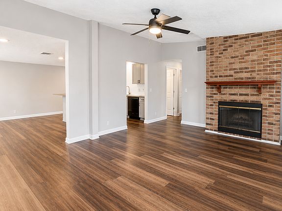 3rd image of 9 Carol Ct #B