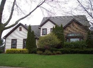 214 Brook Hill Ln, Vernon Hills, IL 60061