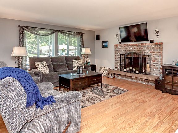 4th image of 15716 18th Avenue Ct E