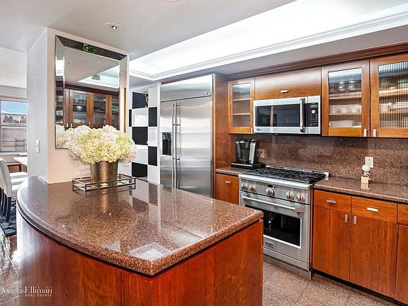 5th image of 15 W 72nd St APT 19A
