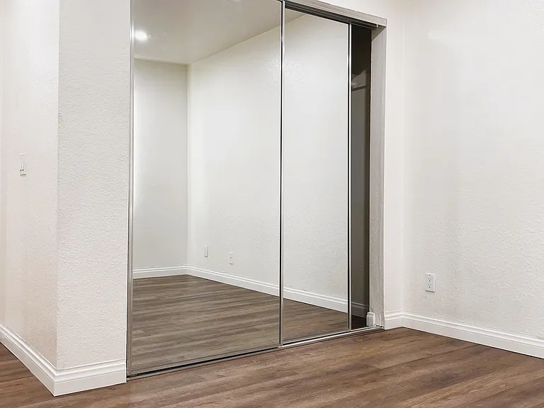 515 S Hobart Blvd #9 — Photo 20