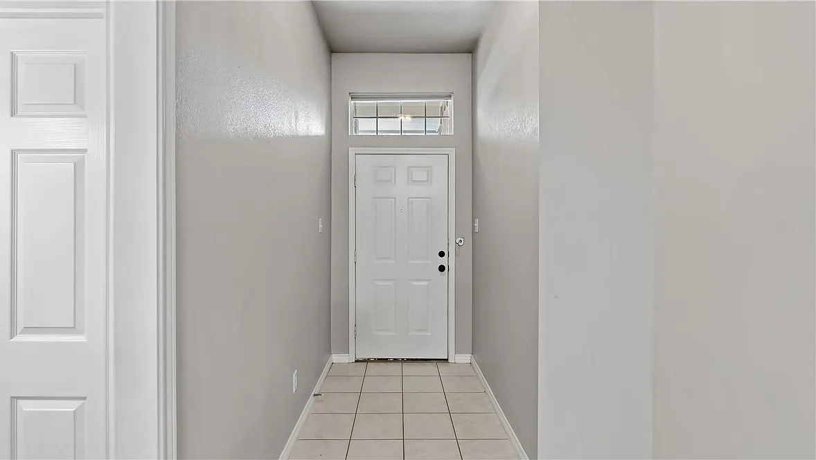 4 bed, 1736 sqft, $2,200 — Photo 4