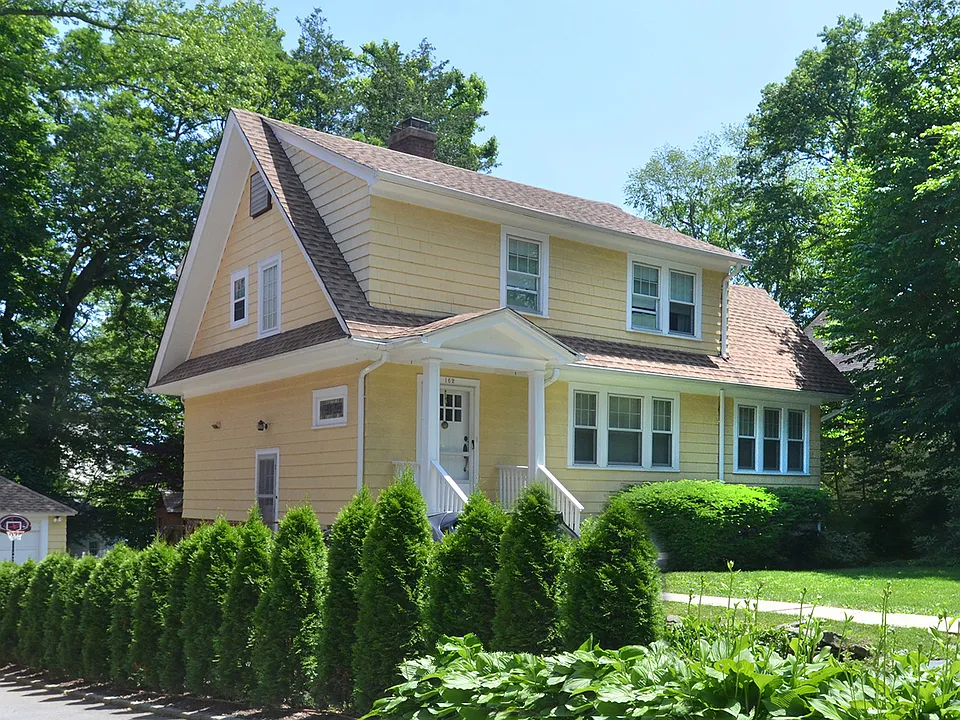 162 Rockingstone Ave