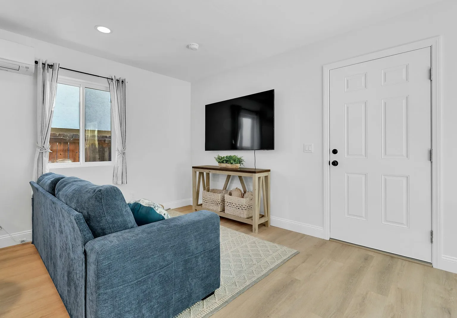 4241 Cherokee Avenue — Photo 3