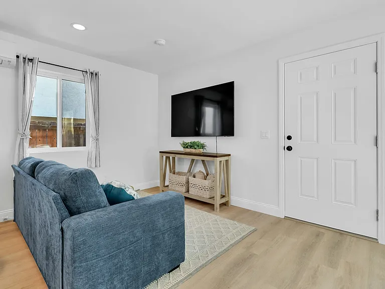 4241 Cherokee Ave — Photo 3