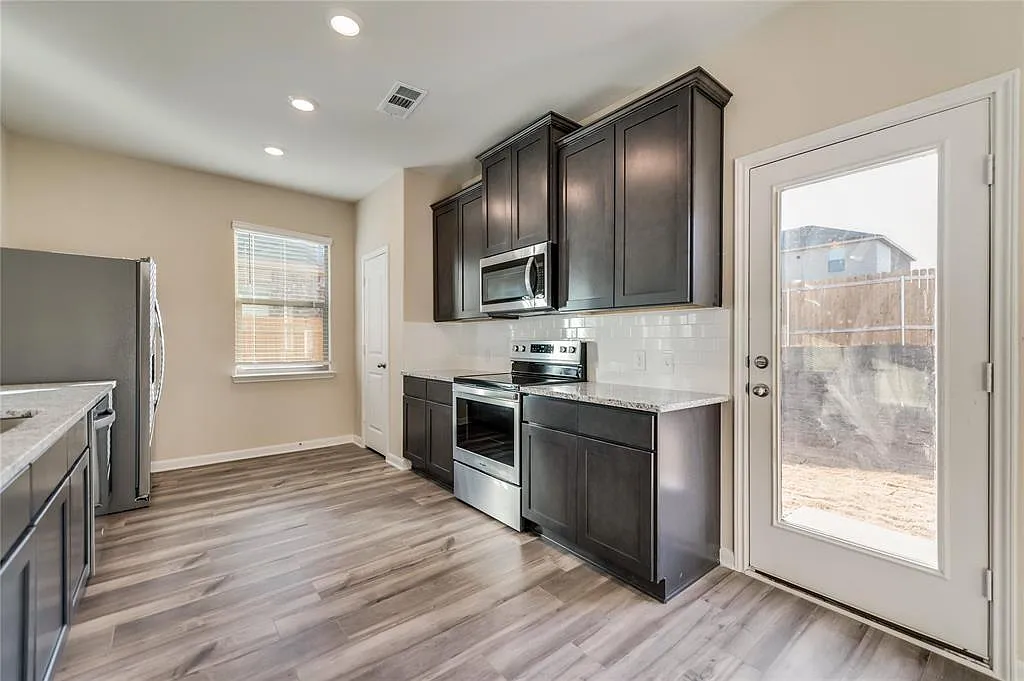 4 bed, 1803 sqft, $1,995 — Photo 3