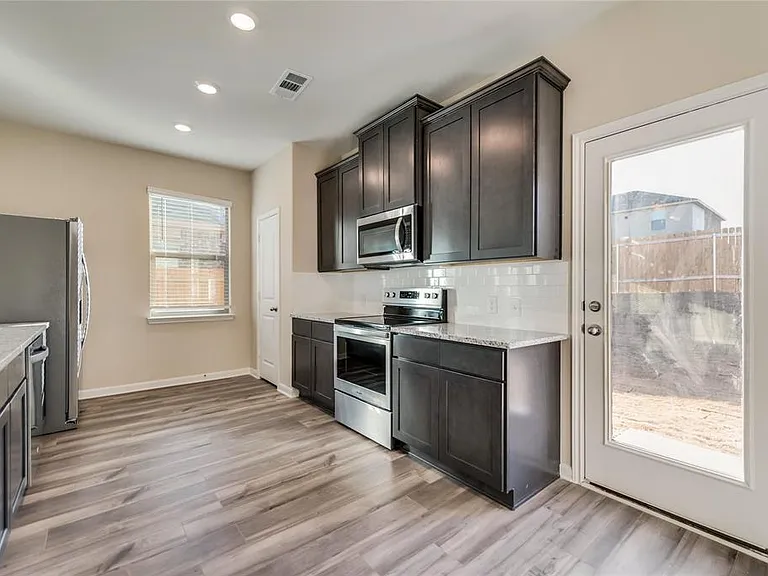 204 Lake Rdg — Photo 3