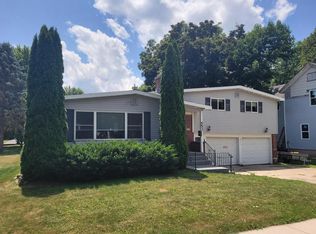 553 E Jackson St, Ripon, WI 54971