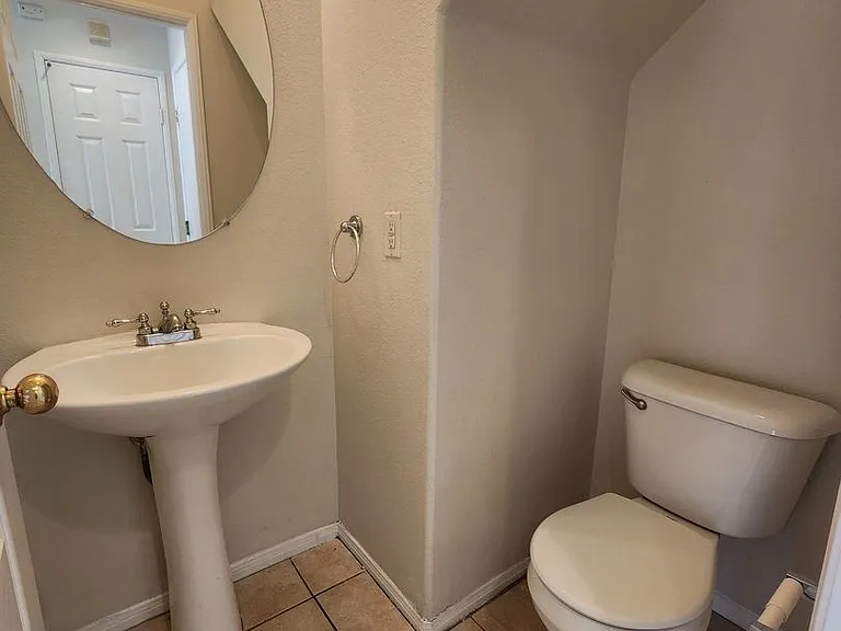 15752 Home Ct — Photo 9