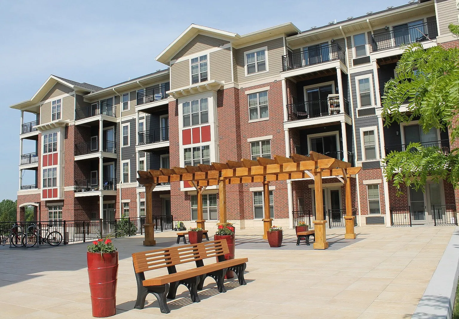 Waldorf Midtown — Photo 2