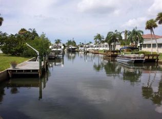 352 Oak St, Englewood, FL 34223