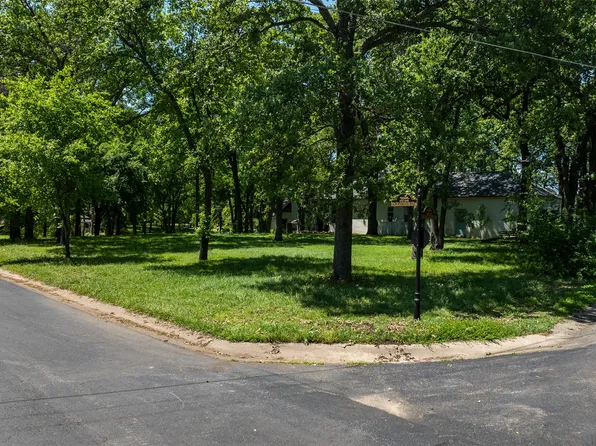 697 Enchanted Isles Dr, Mabank, TX 75156