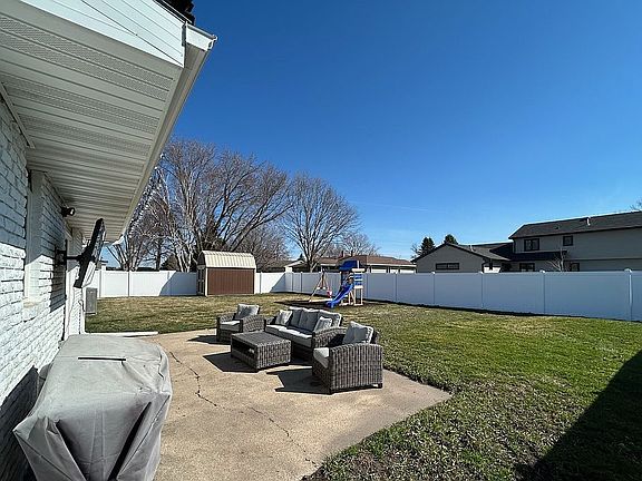 2nd image of 625 Maple Ln
