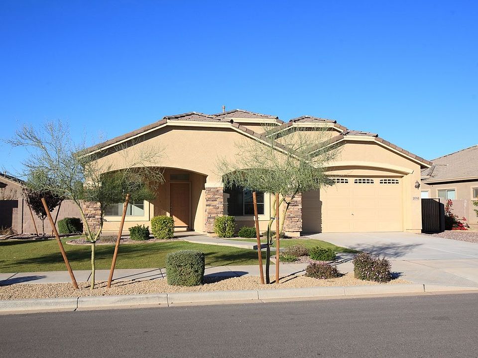 Curb Appeal w/ Manicured Landscaping