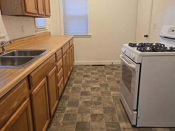 4th image of 706 W Charles Ct