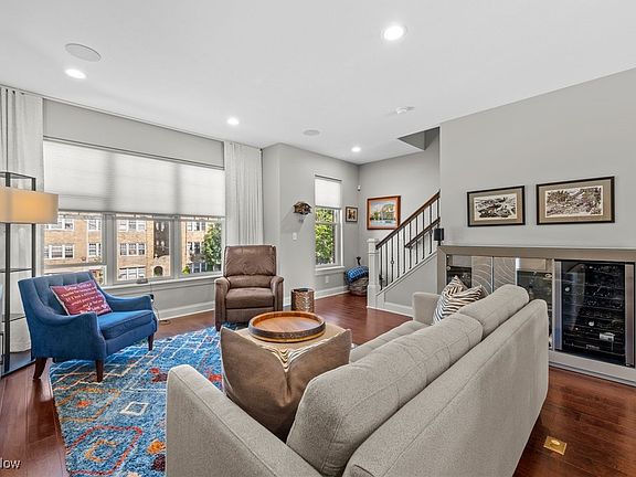 5th image of 1371 W Clifton Blvd