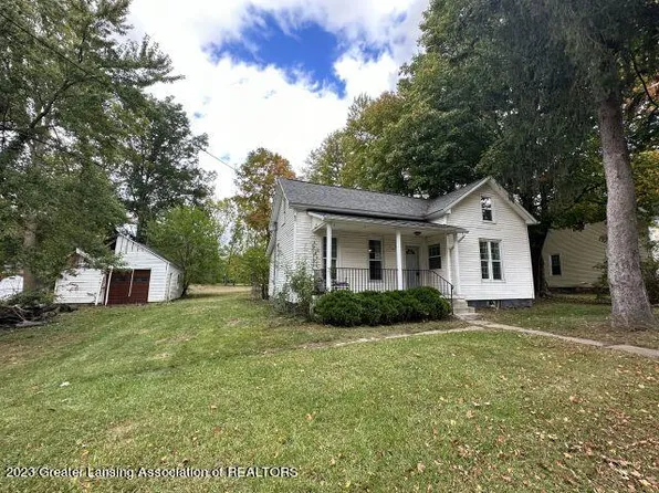 208 Maple St, Charlotte, MI 48813