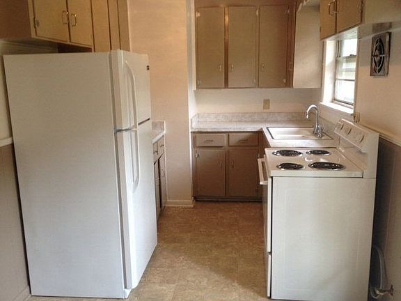 4th image of 409 Dale Cir