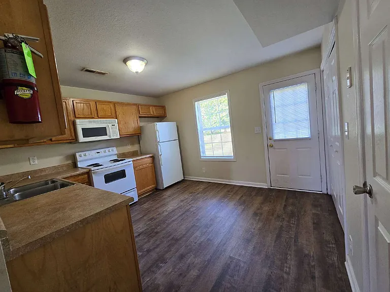 253-1A Executive Ave — Photo 4