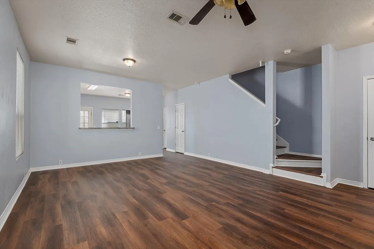 3 bed, 2.5 bath, 1460 sqft, $1,650 — Photo 3