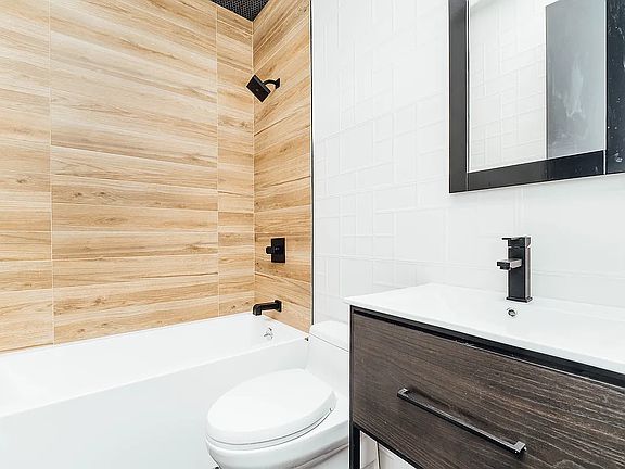 4th image of 1048 Manhattan Ave #3A