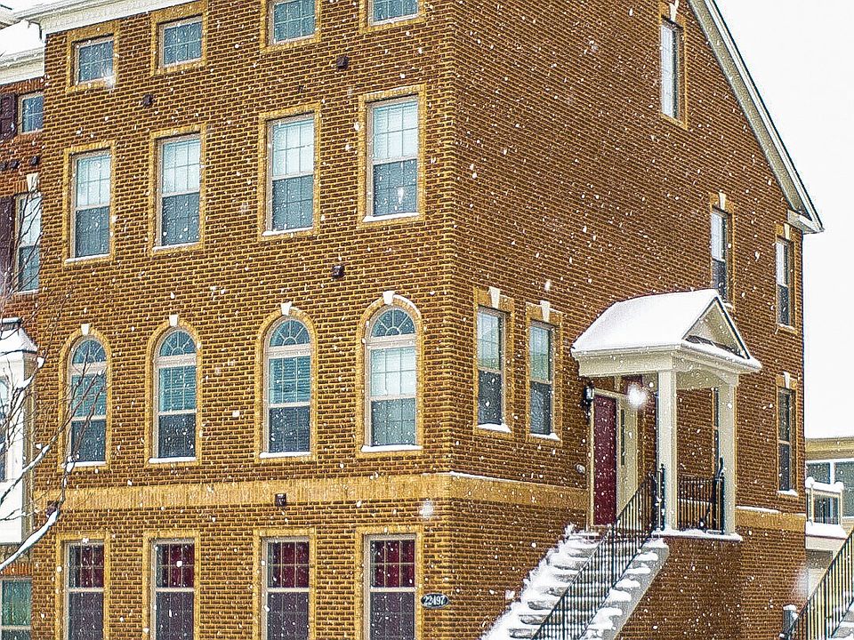 1st image of 22497 Naugatuck Sq