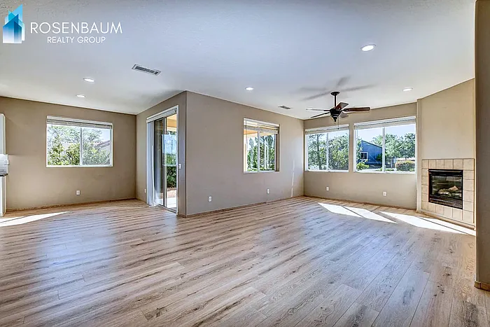 5 bed, 2.5 bath, 2655 sqft, $2,899 — Photo 3