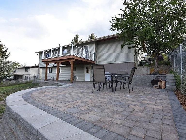222 Ridgeway Dr — Photo 2