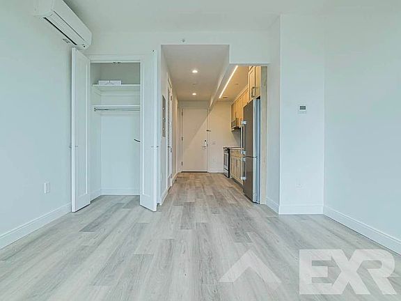 3rd image of 160 Clarkson Ave APT 6R