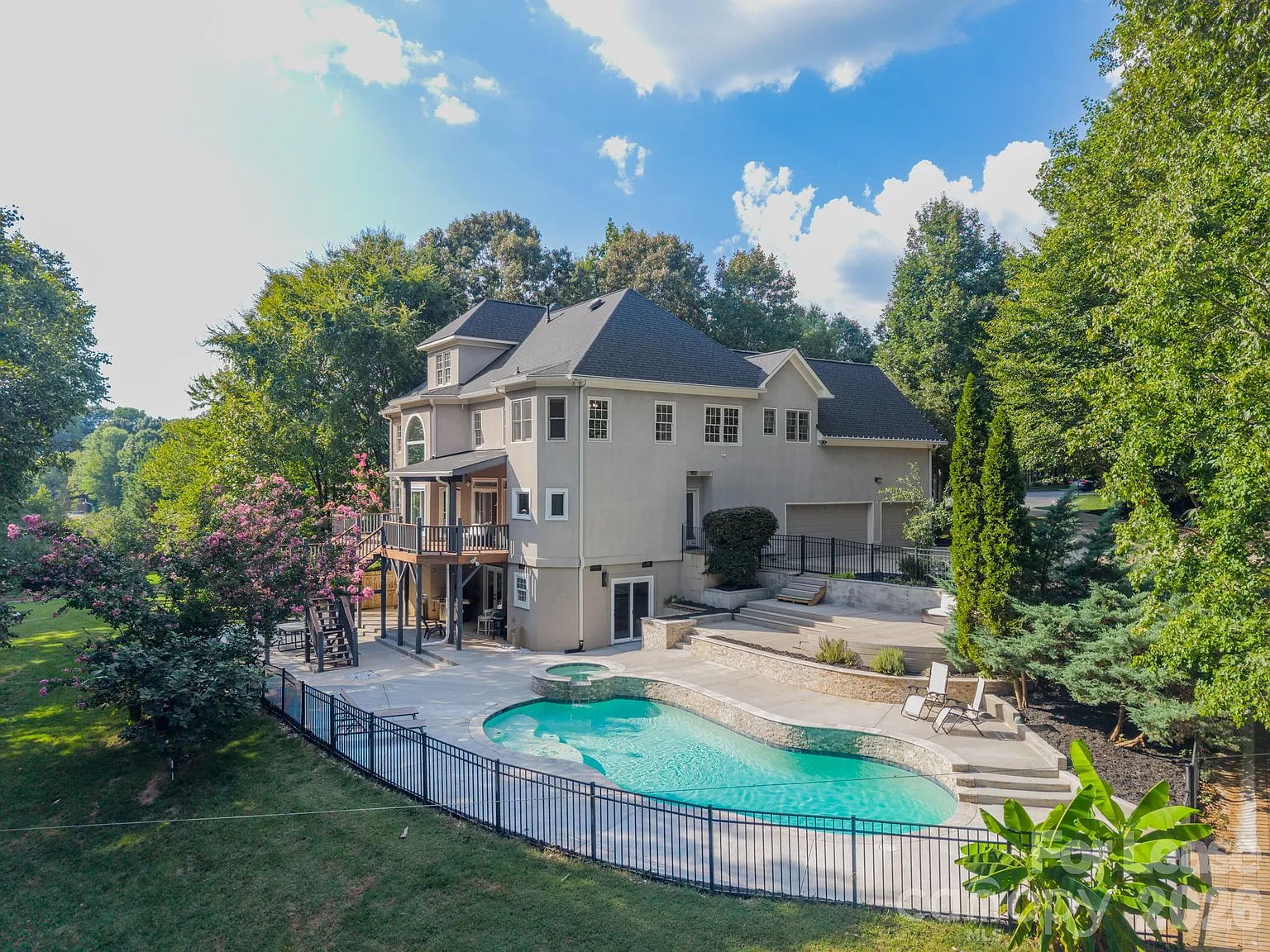 4 bed, 4.5 bath, 5002 sqft, $8,500 — Photo 2