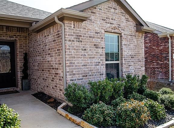4th image of 811 Lancashire Ln