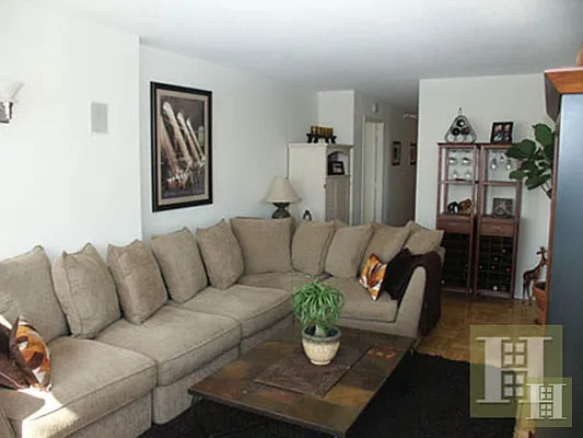 Rented by Halstead Real Estate | media 32