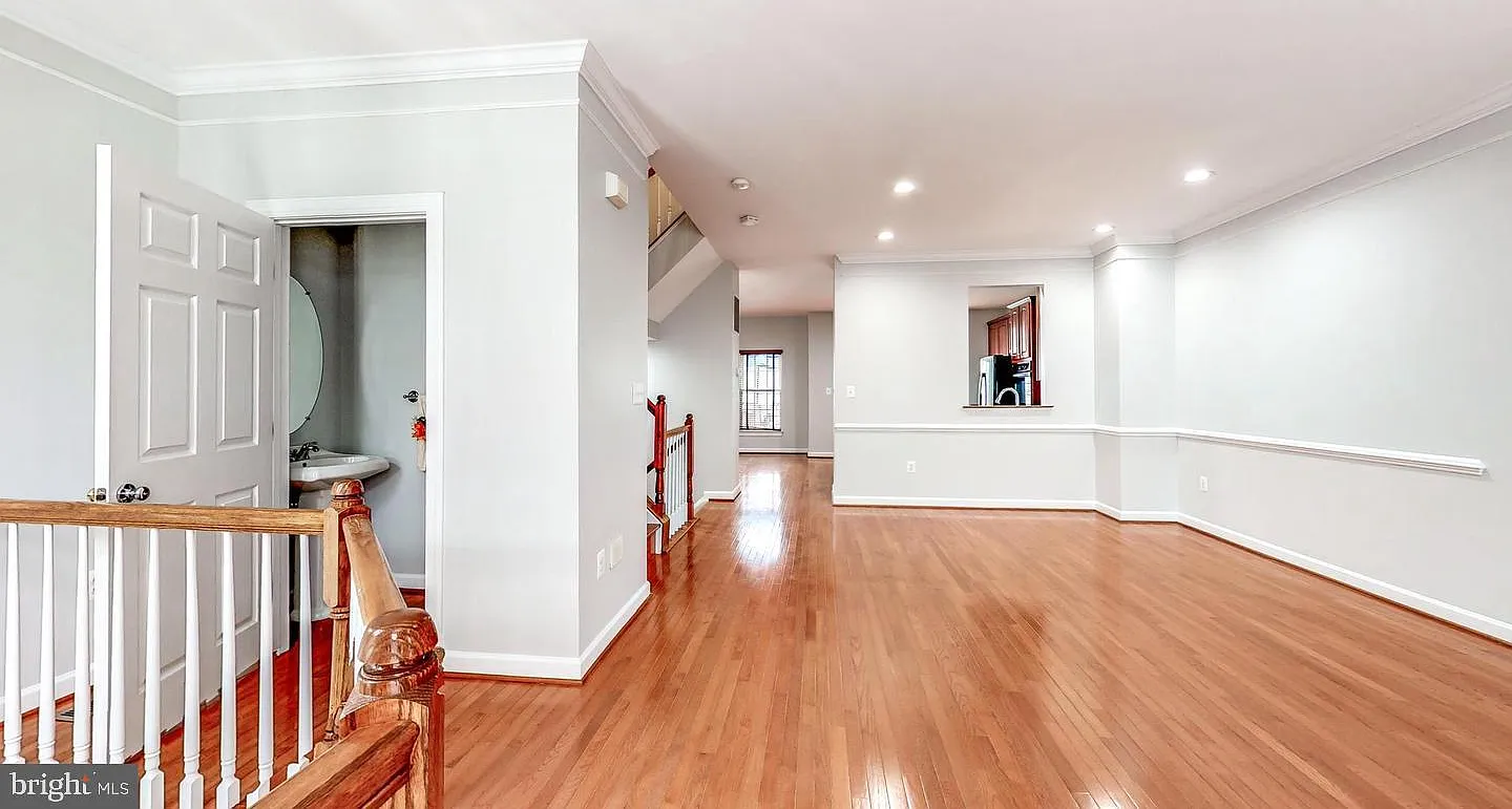 4 bed, 3.5 bath, 2556 sqft, $3,600 — Photo 2