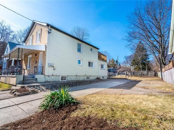 153 Strathcona Ave N, Hamilton, ON L8R 3C4