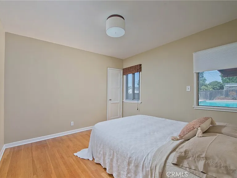 2121 N Screenland Dr — Photo 19